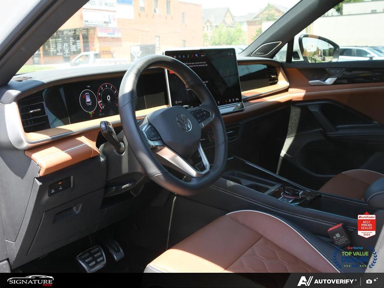2025 Volkswagen Tiguan Highline R-Line No Accident Fender Panoroof Leathe Photo