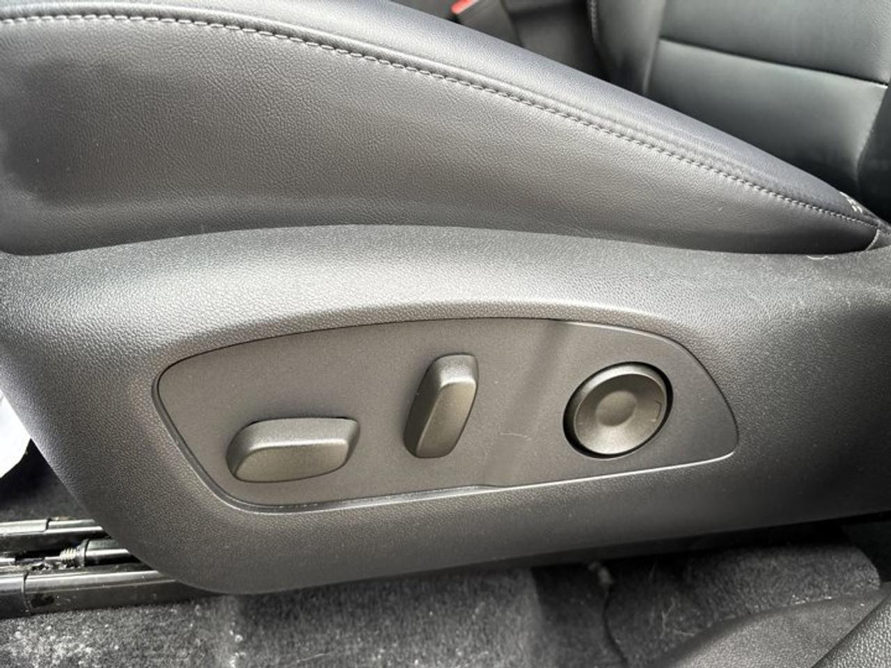 2025 GMC Acadia AWD Elevation | No Accidents | Leather Seats | Heated Steering Photo