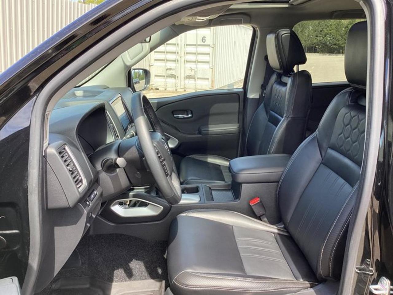2024 Nissan Frontier SL Crew Cab 6' 4x4 | One Owner | Leather Seats | Heated Steering Photo2