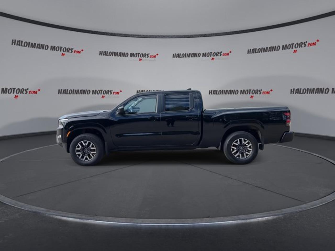 2024 Nissan Frontier SL Crew Cab 6' 4x4 | One Owner | Leather Seats Photo