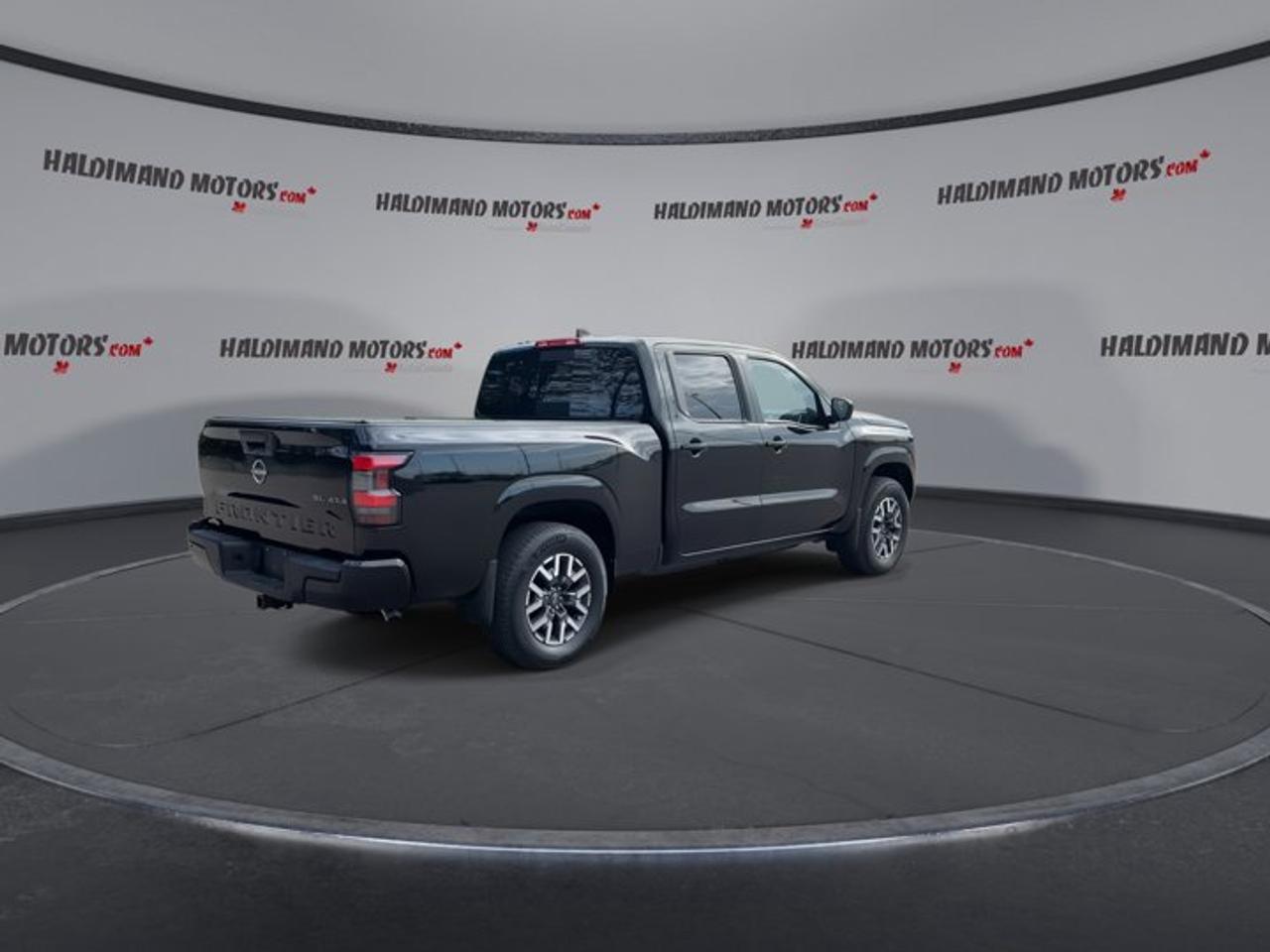 2024 Nissan Frontier SL Crew Cab 6' 4x4 | One Owner | Leather Seats Photo