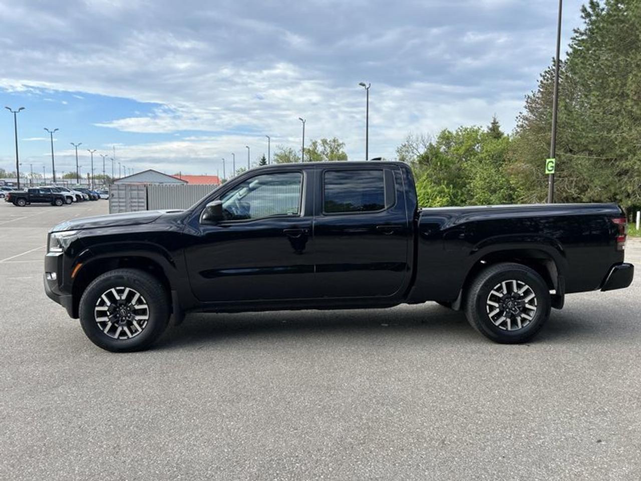 2024 Nissan Frontier SL Crew Cab 6' 4x4 | One Owner | Leather Seats Photo