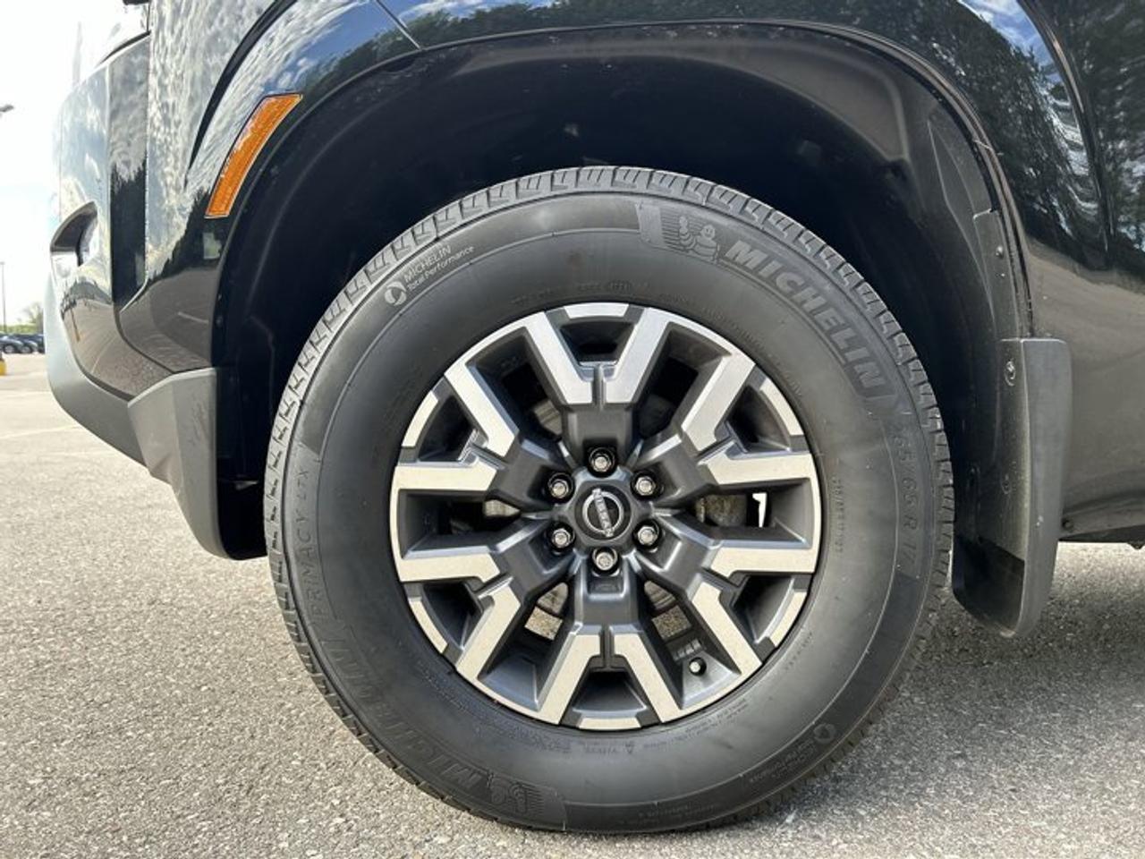 2024 Nissan Frontier SL Crew Cab 6' 4x4 | One Owner | Leather Seats Photo