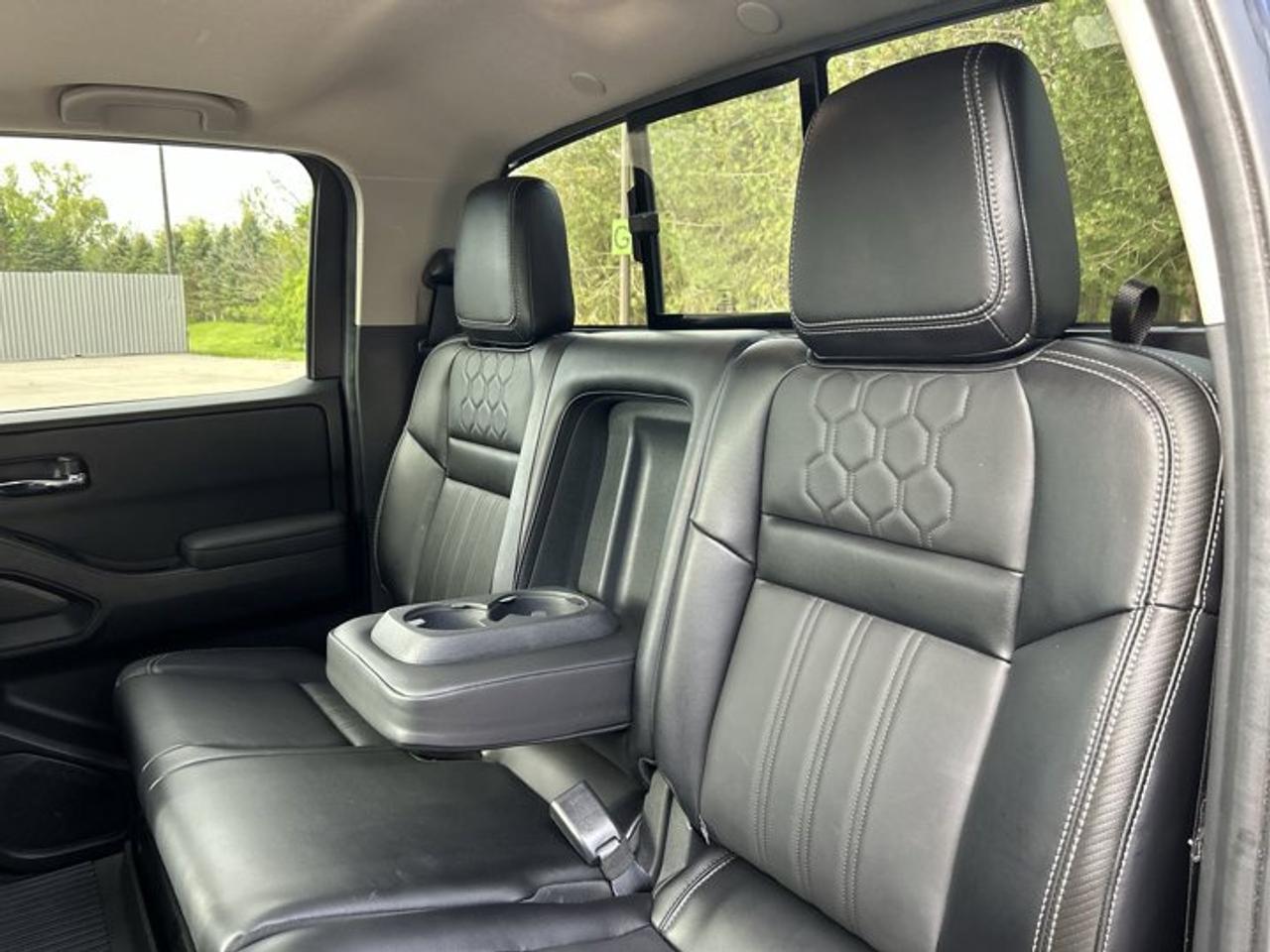 2024 Nissan Frontier SL Crew Cab 6' 4x4 | One Owner | Leather Seats Photo