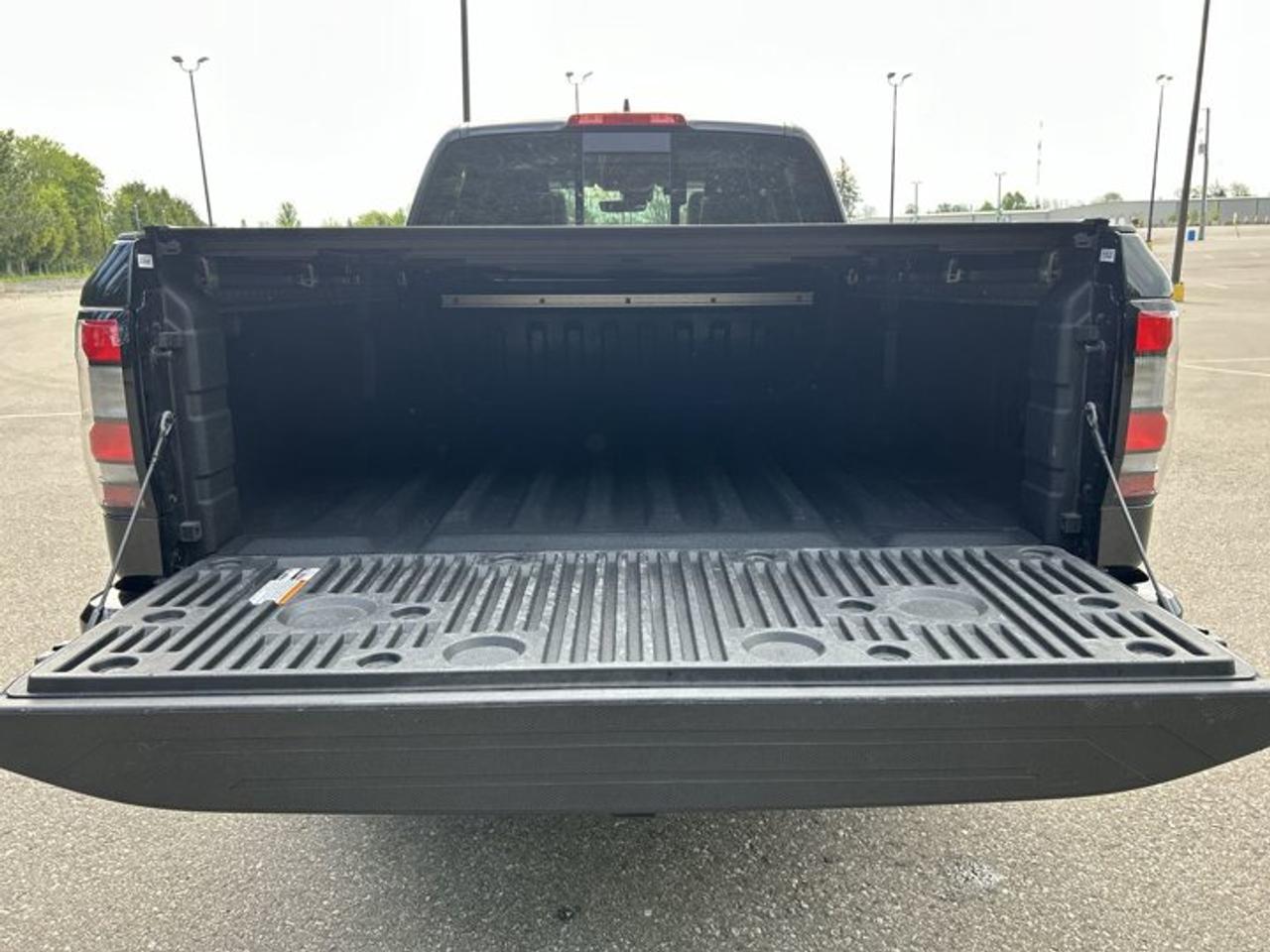 2024 Nissan Frontier SL Crew Cab 6' 4x4 | One Owner | Leather Seats Photo