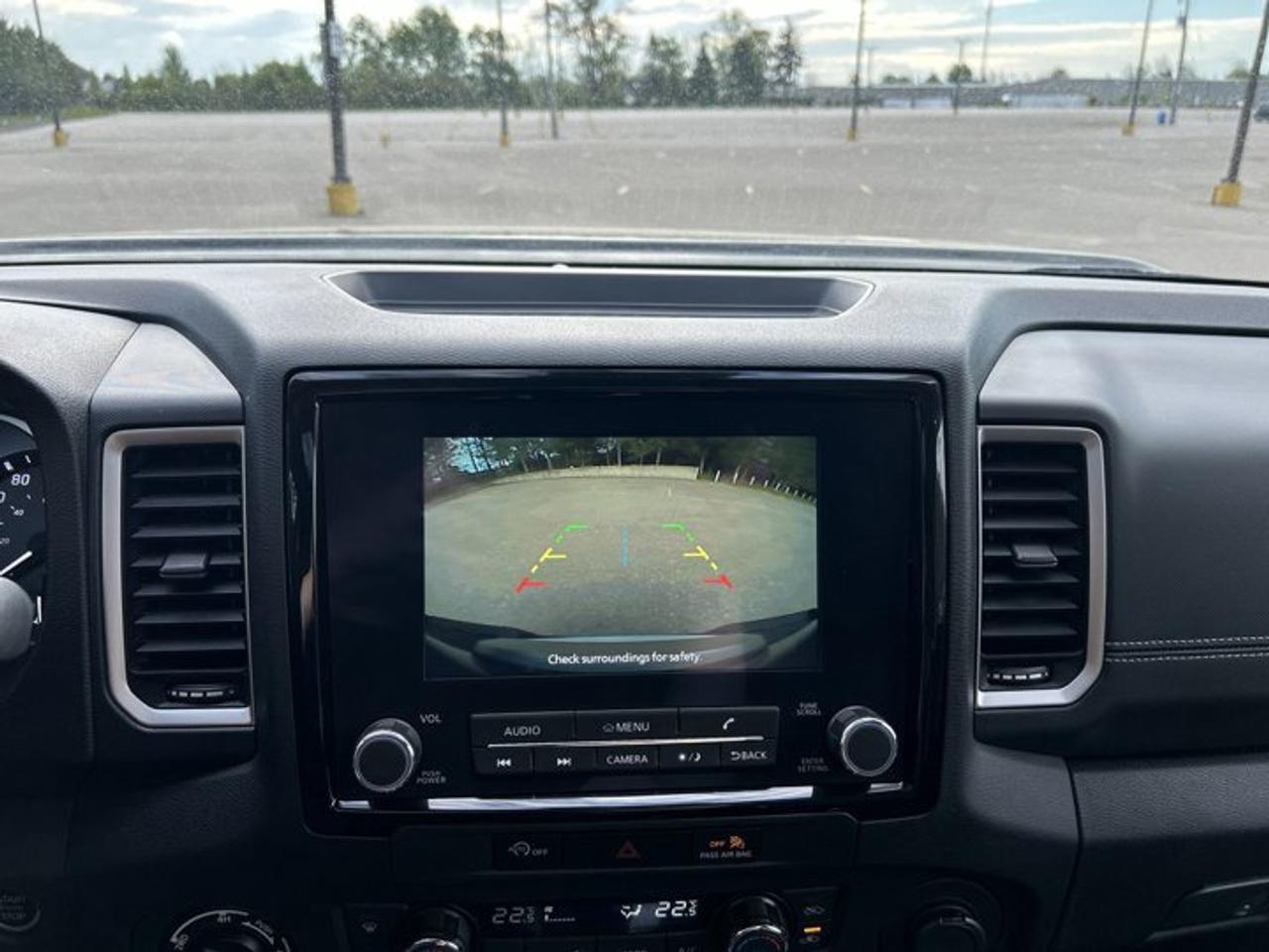 2024 Nissan Frontier SL Crew Cab 6' 4x4 | One Owner | Leather Seats Photo