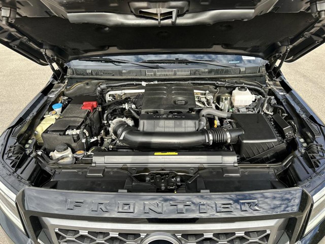 2024 Nissan Frontier SL Crew Cab 6' 4x4 | One Owner | Leather Seats Photo