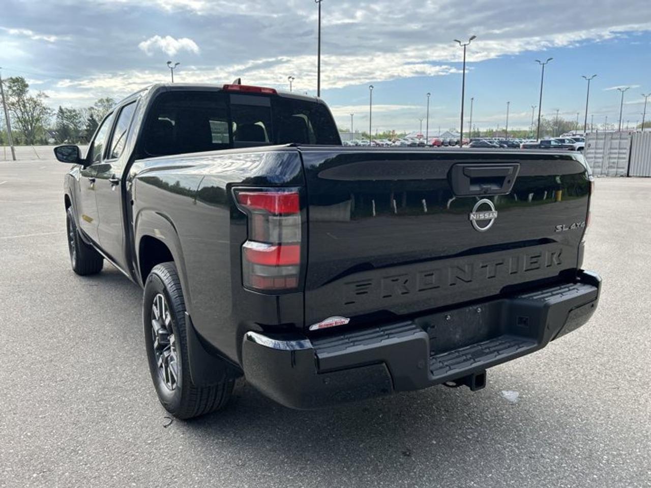 2024 Nissan Frontier SL Crew Cab 6' 4x4 | One Owner | Leather Seats Photo
