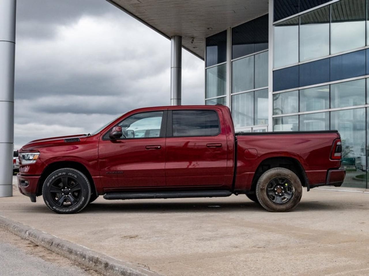 2023 RAM 1500 SPORT Photo4