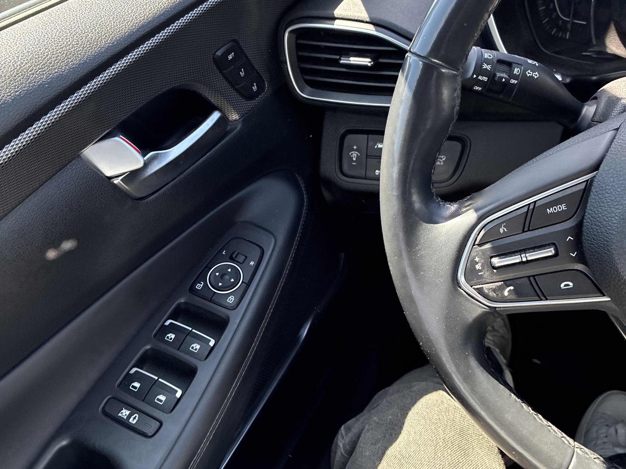 2019 Hyundai Santa Fe Luxury | AWD | Leather | Pano Roof | Nav | Cam ++ Photo
