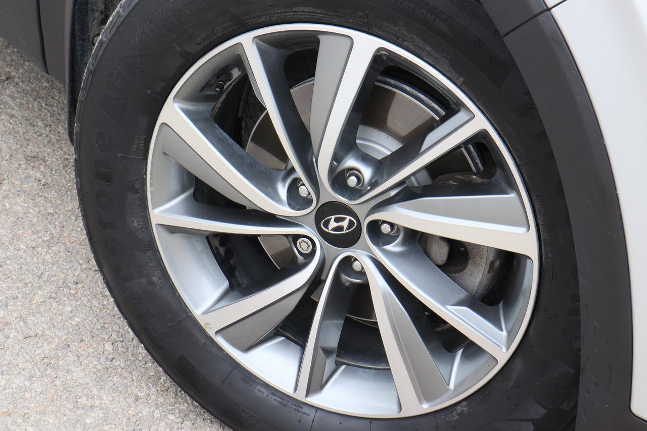 2019 Hyundai Santa Fe Luxury | AWD | Leather | Pano Roof | Nav | Cam ++ Photo12
