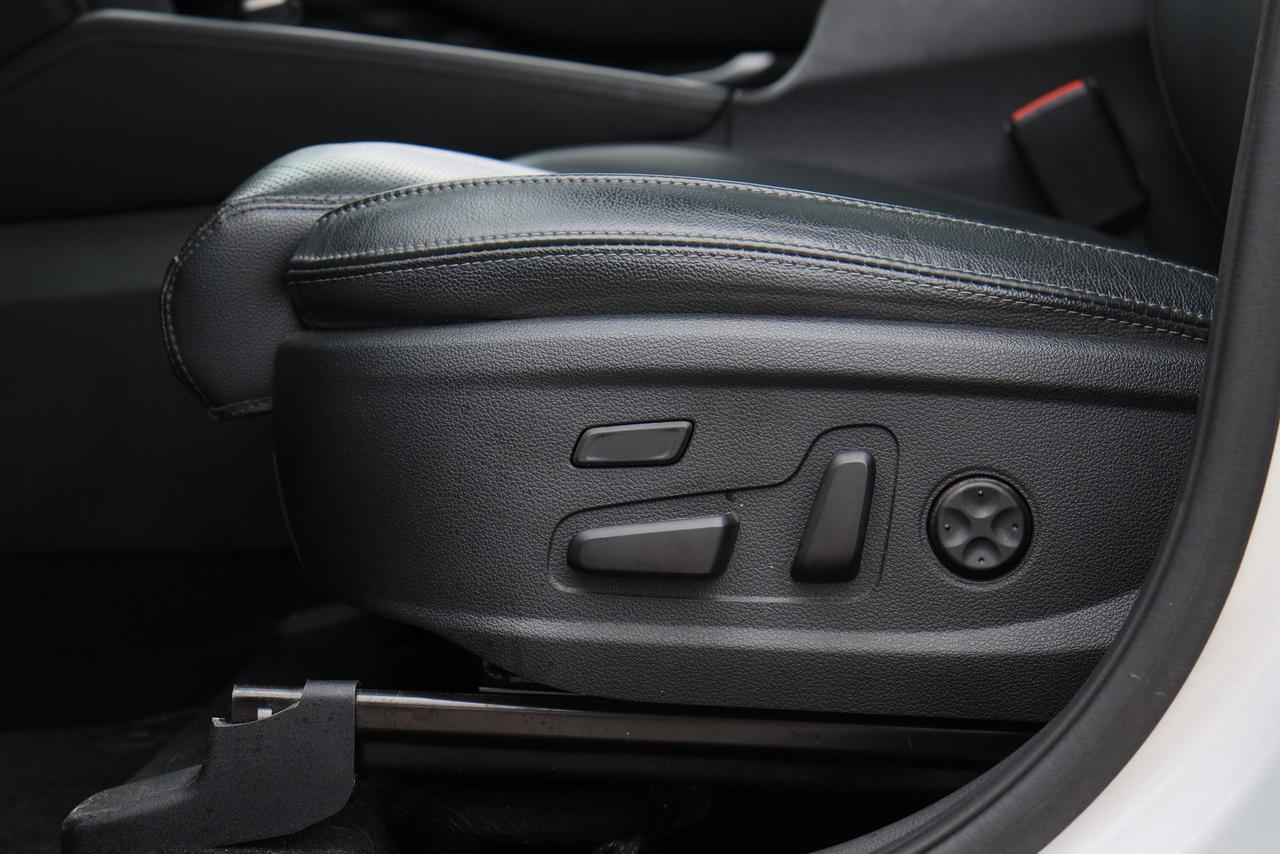 2019 Hyundai Santa Fe Luxury | AWD | Leather | Pano Roof | Nav | Cam ++ Photo78