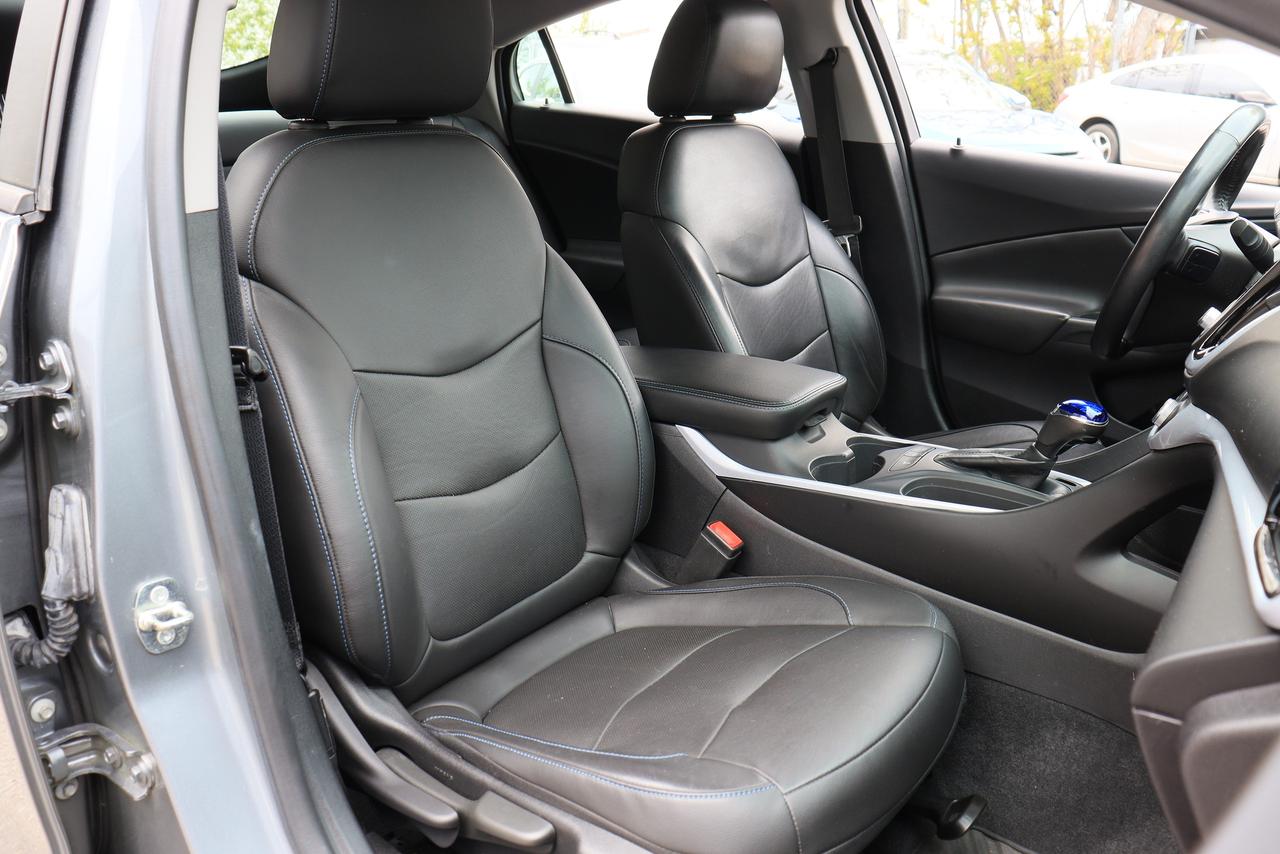 2018 Chevrolet Volt LT | Leather | 1 Owner | Extensive Service at GM! Photo77
