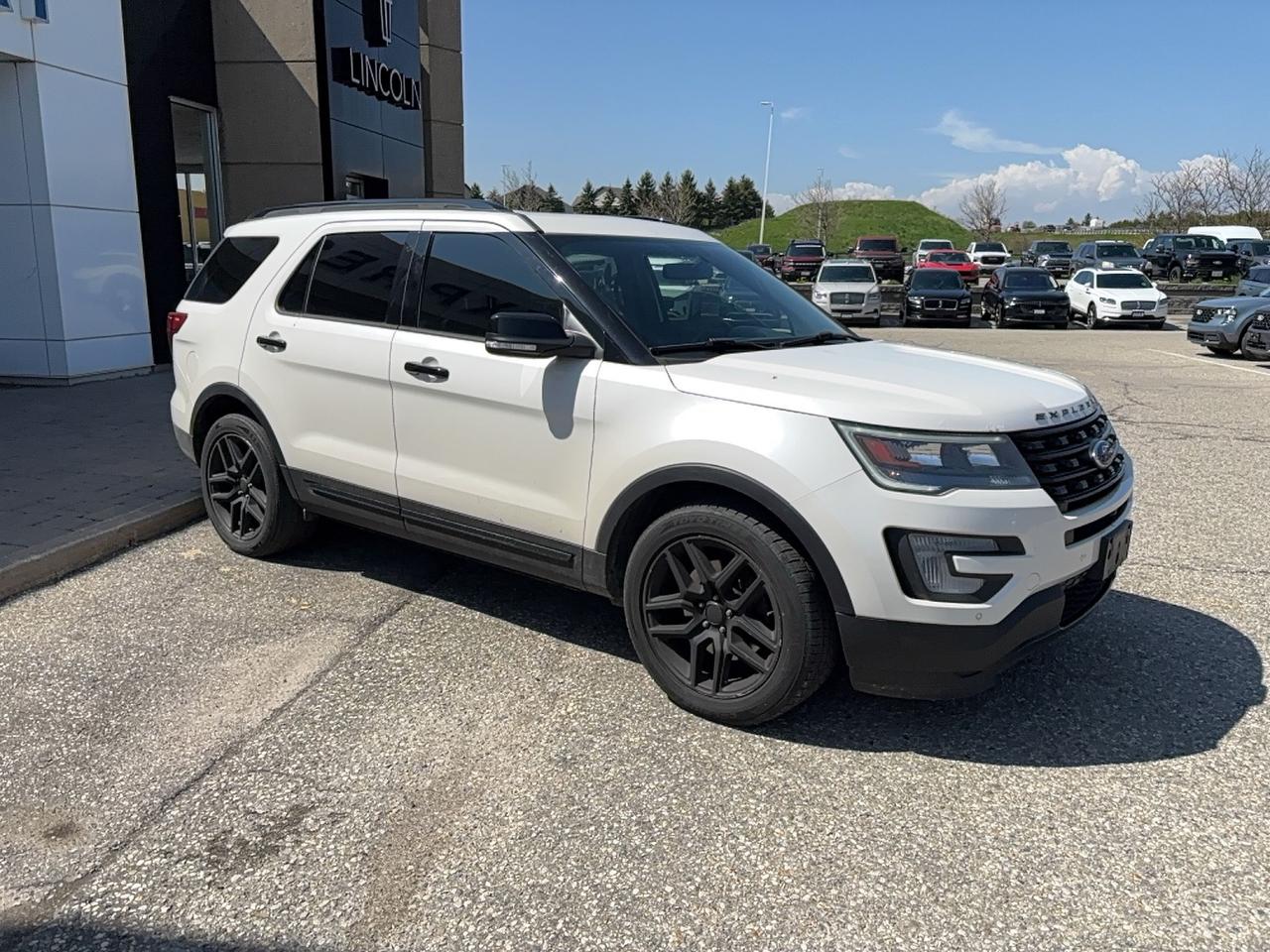 2017 Ford Explorer SPORT, 3.5L V6, LEATHER, ROOF, LOCAL, AS TRADED! Photo2