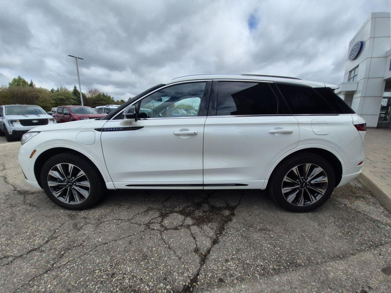2024 Lincoln Corsair LOADED GT! PLUG IN HYBRID! 301A PACK WITH MOONROOF Photo3