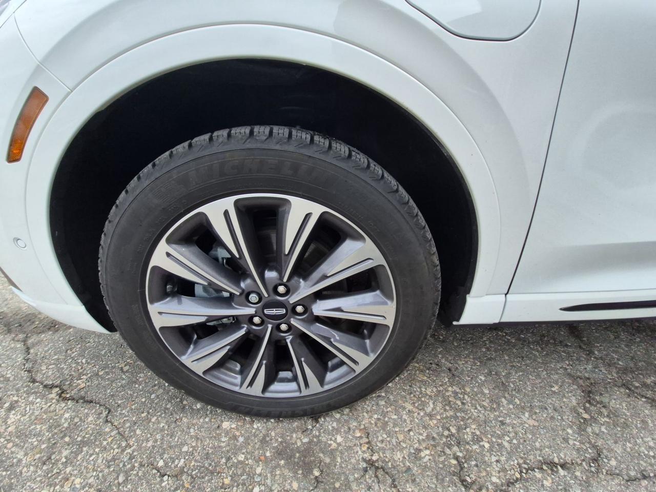 2024 Lincoln Corsair LOADED GT! PLUG IN HYBRID! 301A PACK WITH MOONROOF Photo4