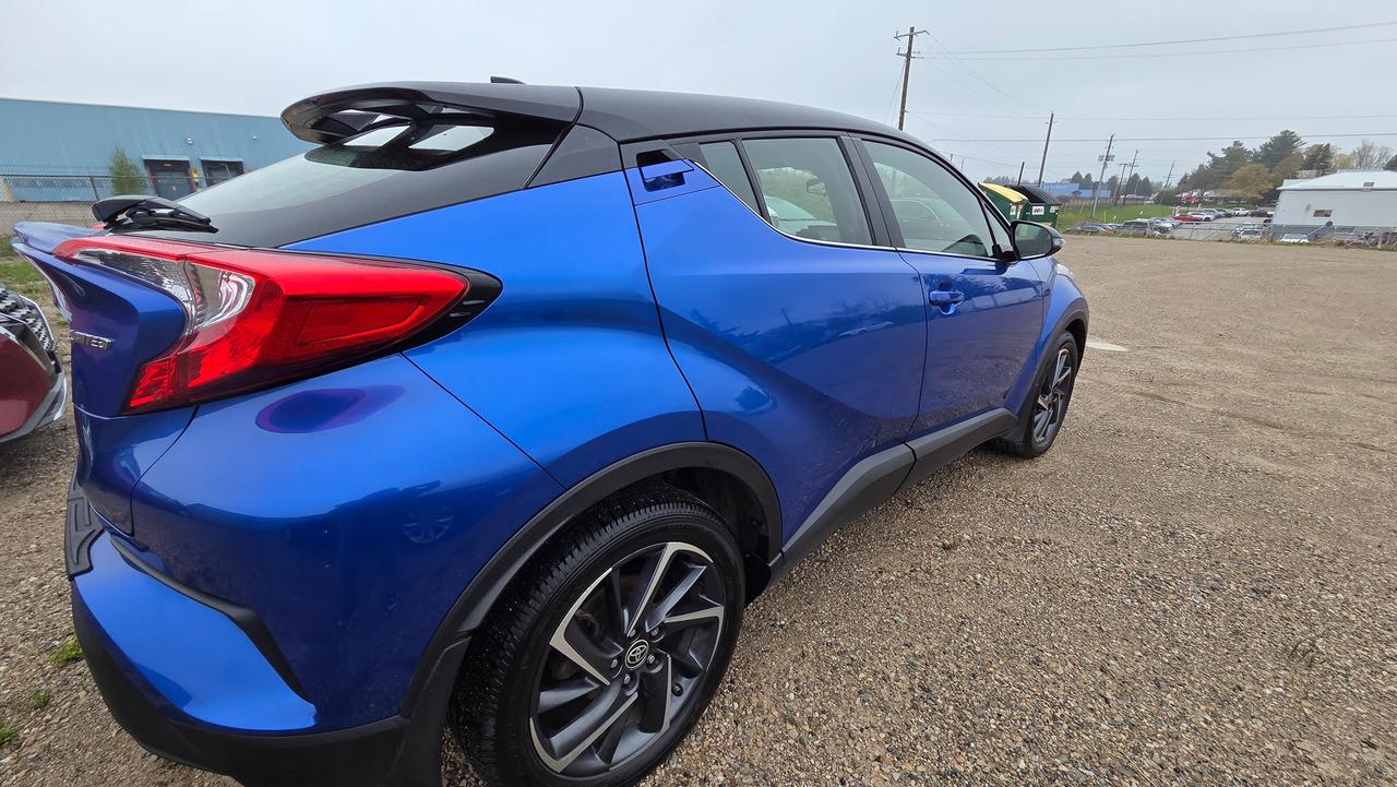 2022 Toyota C-HR Limited Photo4
