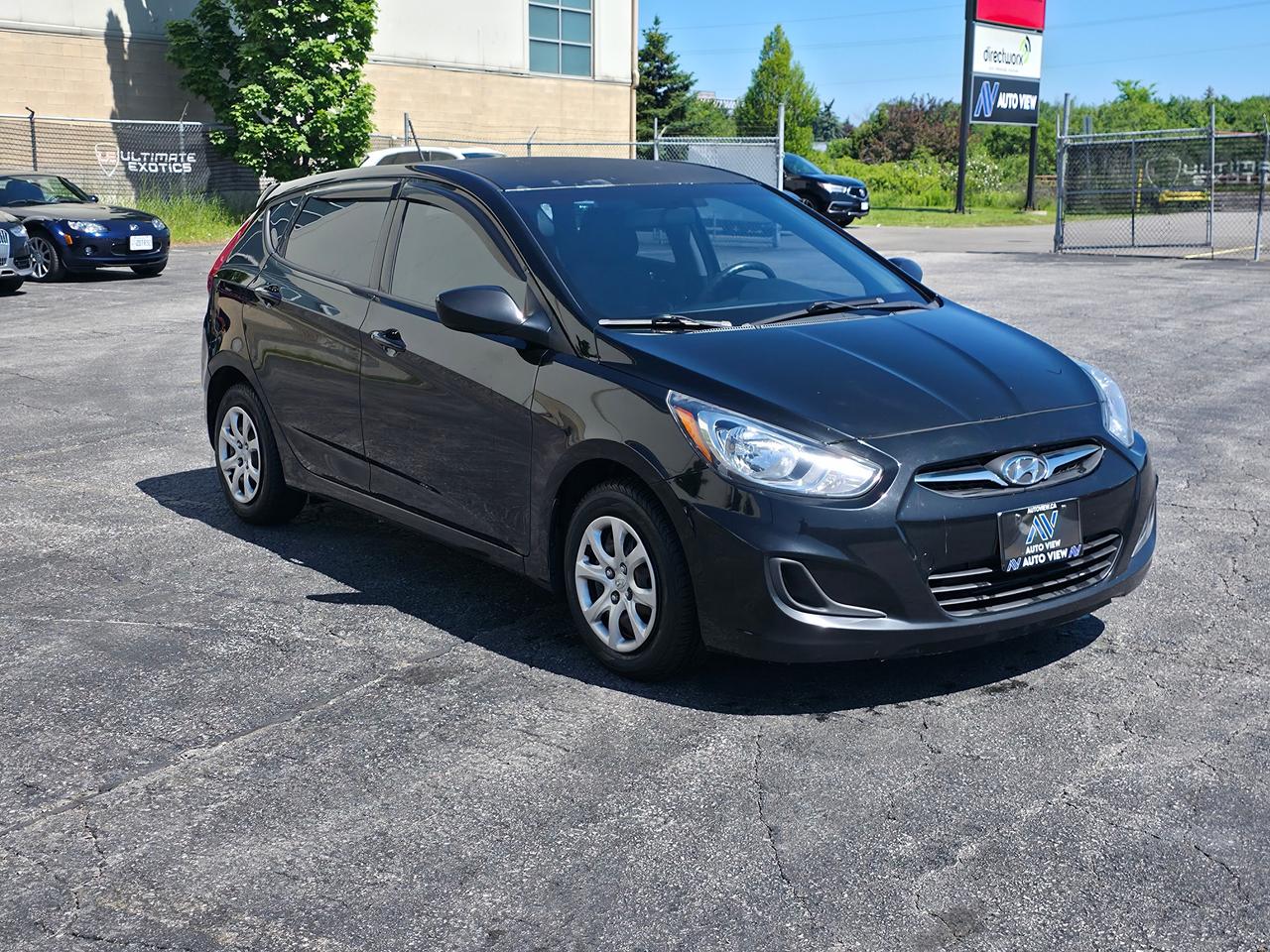 2013 Hyundai Accent Hatchback GLS *GREAT FIRST MANUAL CAR* Photo2