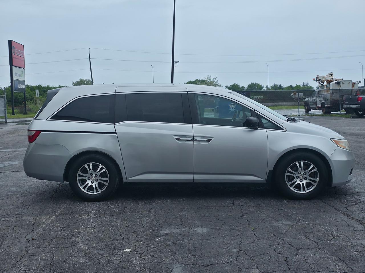 2012 Honda Odyssey EX *GREAT FAMILY MINIVAN* Photo3