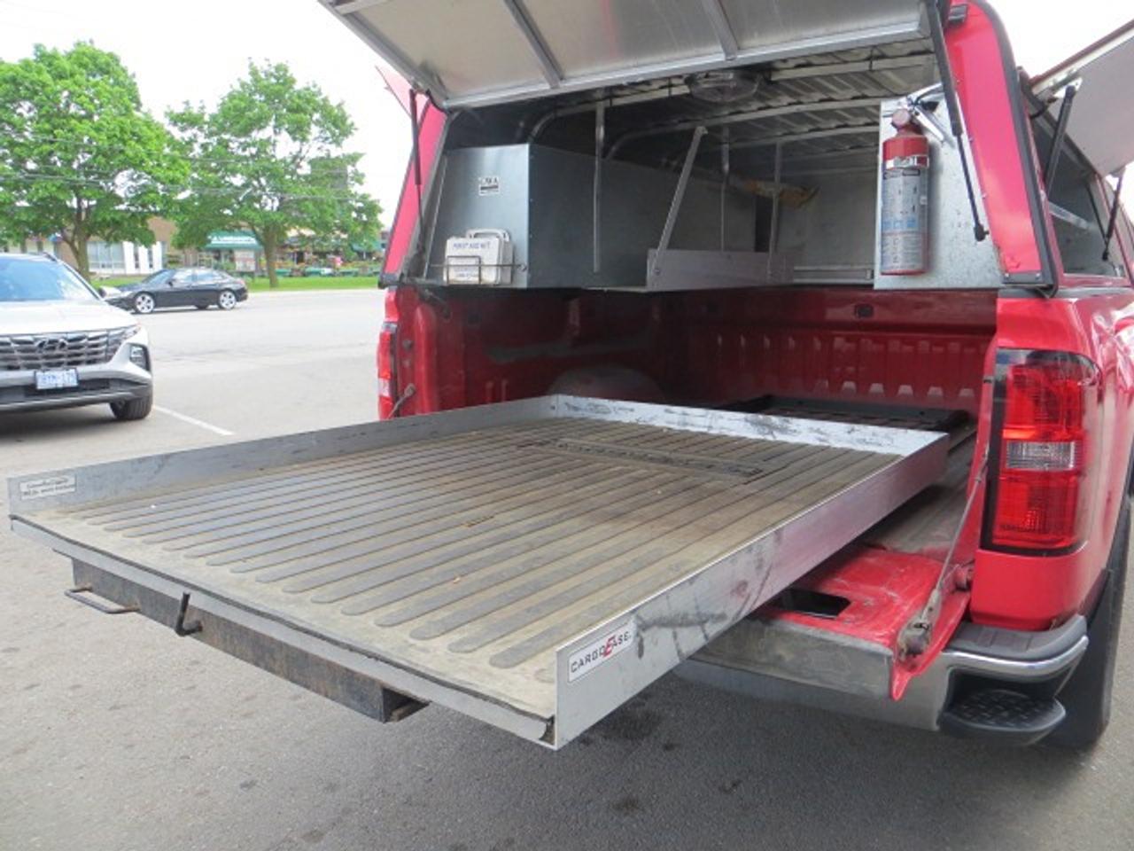 2018 GMC Sierra 1500 CERTIFIED, 4X4, CREW, 6 FT BOX WITH MATCHING CAP Photo