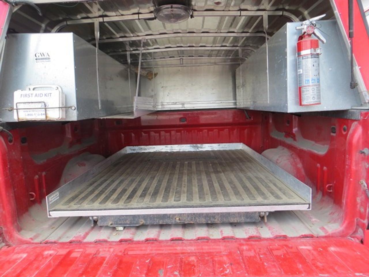 2018 GMC Sierra 1500 CERTIFIED, 4X4, CREW, 6 FT BOX WITH MATCHING CAP Photo