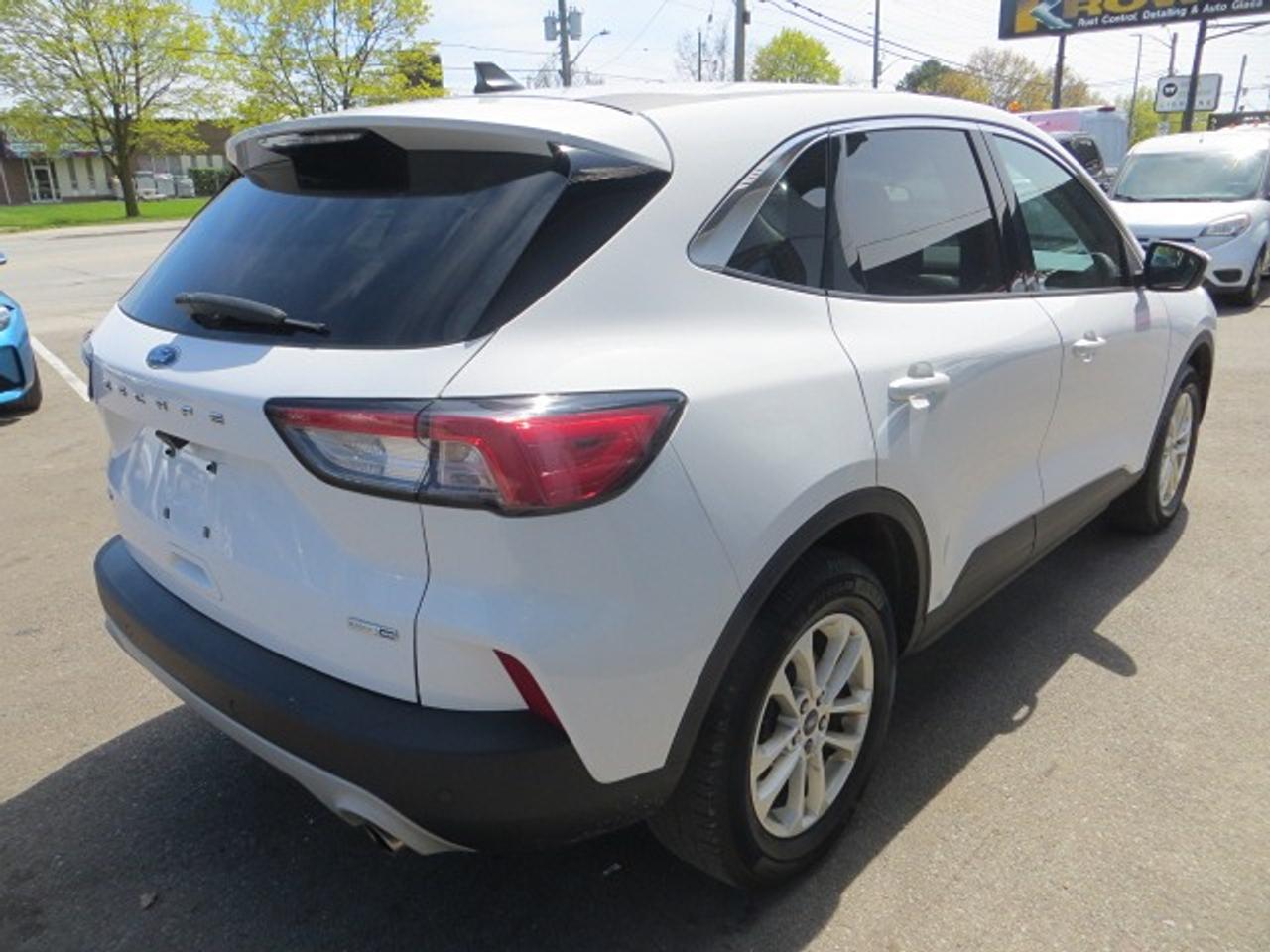 2020 Ford Escape CERTIFIED, All wheel drive, rear camera, navi Photo