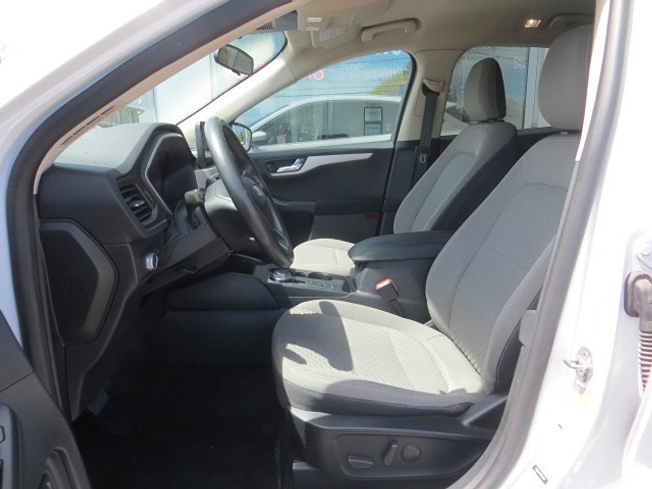 2020 Ford Escape CERTIFIED, All wheel drive, rear camera, navi Photo