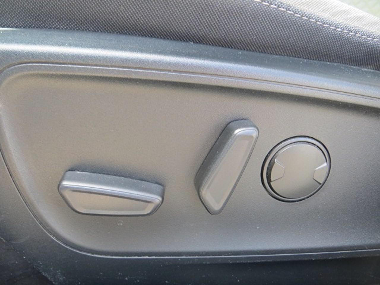 2020 Ford Escape CERTIFIED, All wheel drive, rear camera, navi Photo