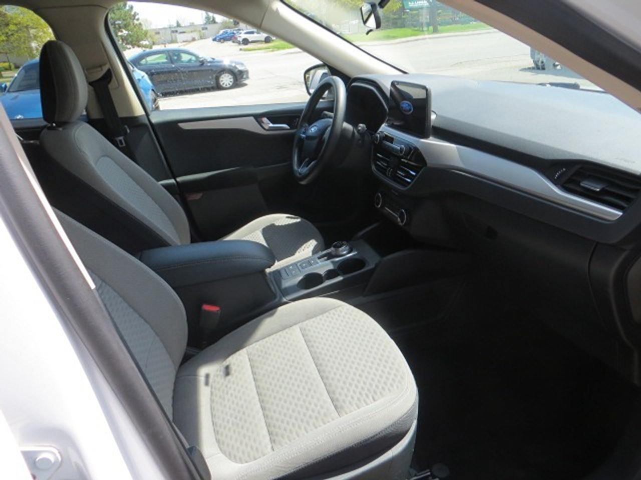 2020 Ford Escape CERTIFIED, All wheel drive, rear camera, navi Photo
