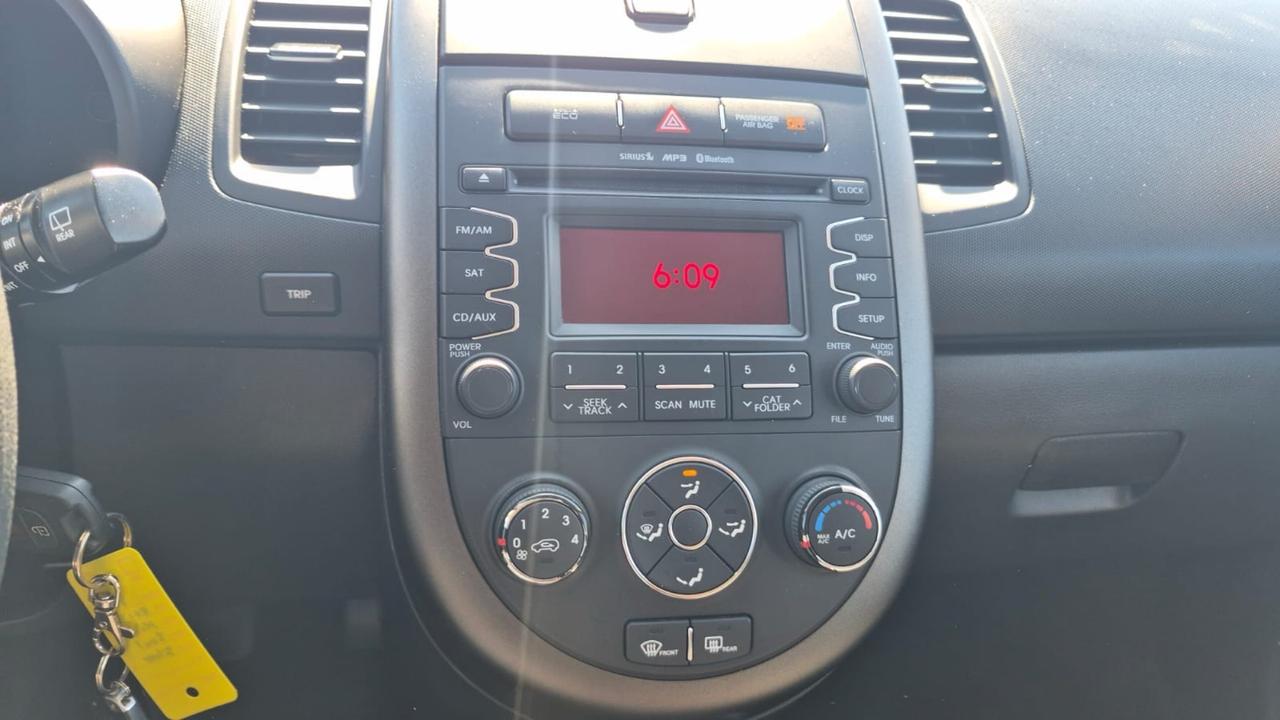 2013 Kia Soul 2u ECO, HATCH, AUTO, ONLY 41,000KMS, CERTIFIED Photo