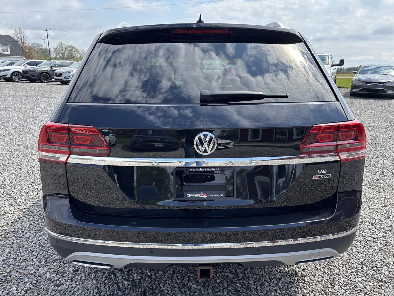2018 Volkswagen Atlas Highline ~LEATHER & LOADED!~ Photo3