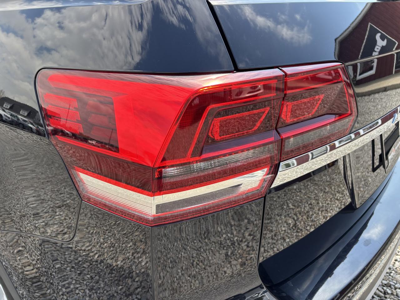 2018 Volkswagen Atlas Highline ~LEATHER & LOADED!~ Photo