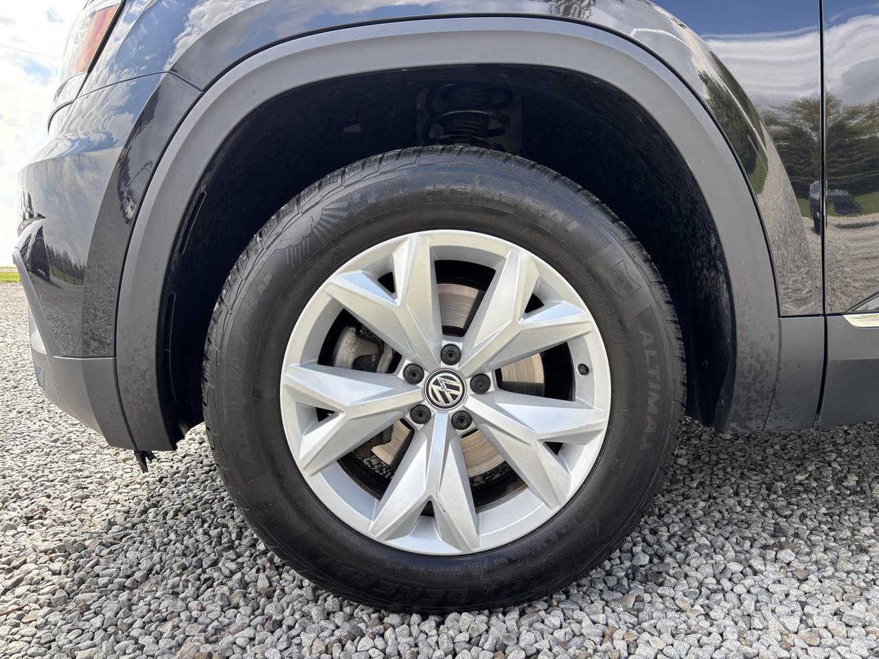 2018 Volkswagen Atlas Highline ~LEATHER & LOADED!~ Photo