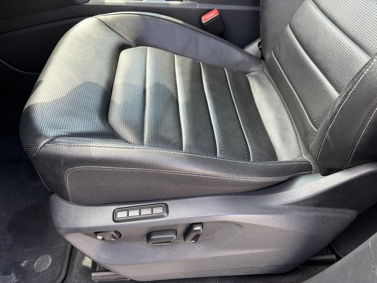 2018 Volkswagen Atlas Highline ~LEATHER & LOADED!~ Photo