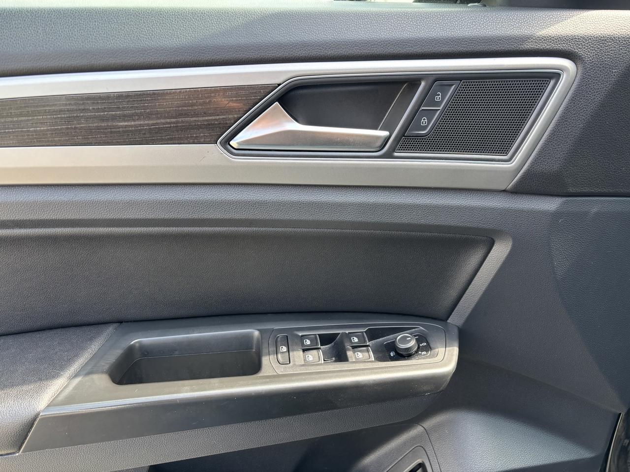 2018 Volkswagen Atlas Highline ~LEATHER & LOADED!~ Photo