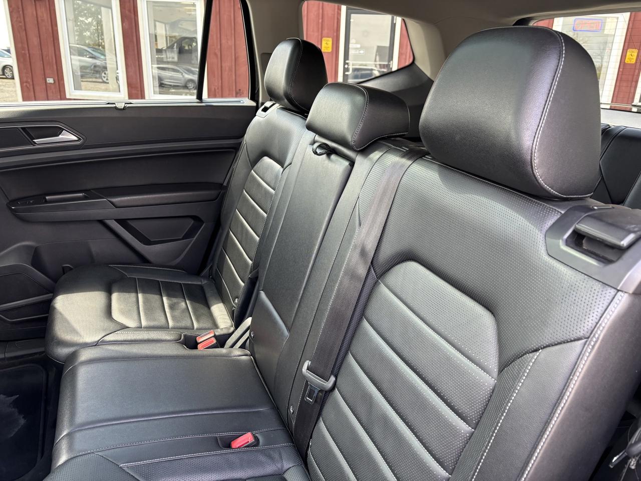 2018 Volkswagen Atlas Highline ~LEATHER & LOADED!~ Photo