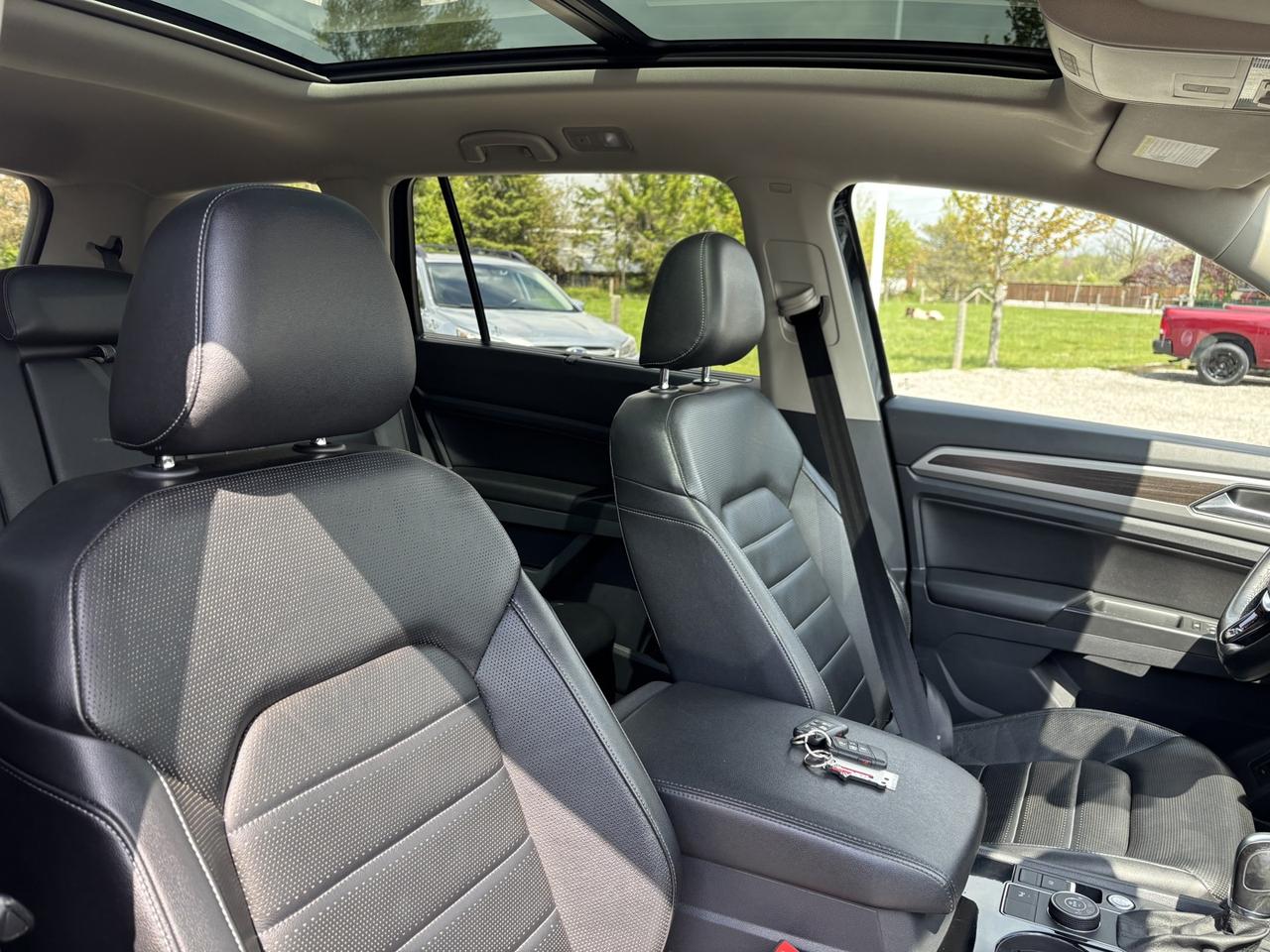 2018 Volkswagen Atlas Highline ~LEATHER & LOADED!~ Photo