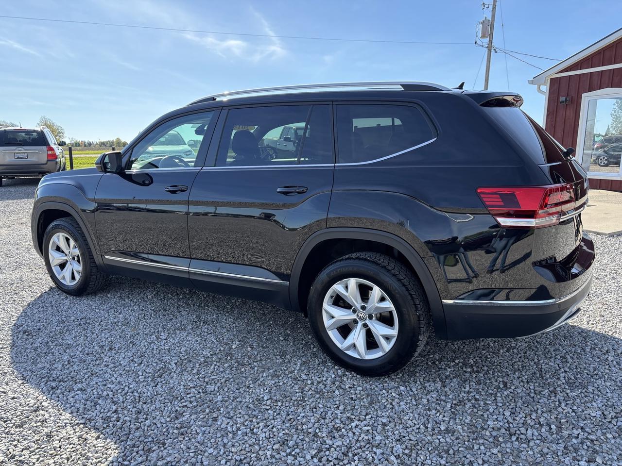 2018 Volkswagen Atlas Highline ~LEATHER & LOADED!~ Photo2