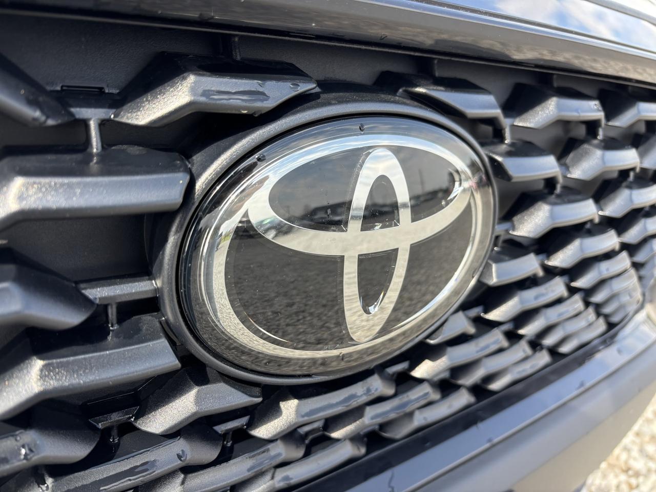 2022 Toyota Corolla Cross L ~CLEAN CARFAX!~ Photo
