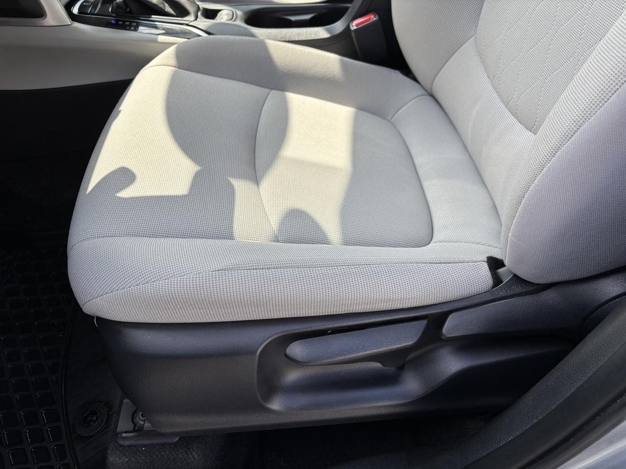2022 Toyota Corolla Cross L ~CLEAN CARFAX!~ Photo