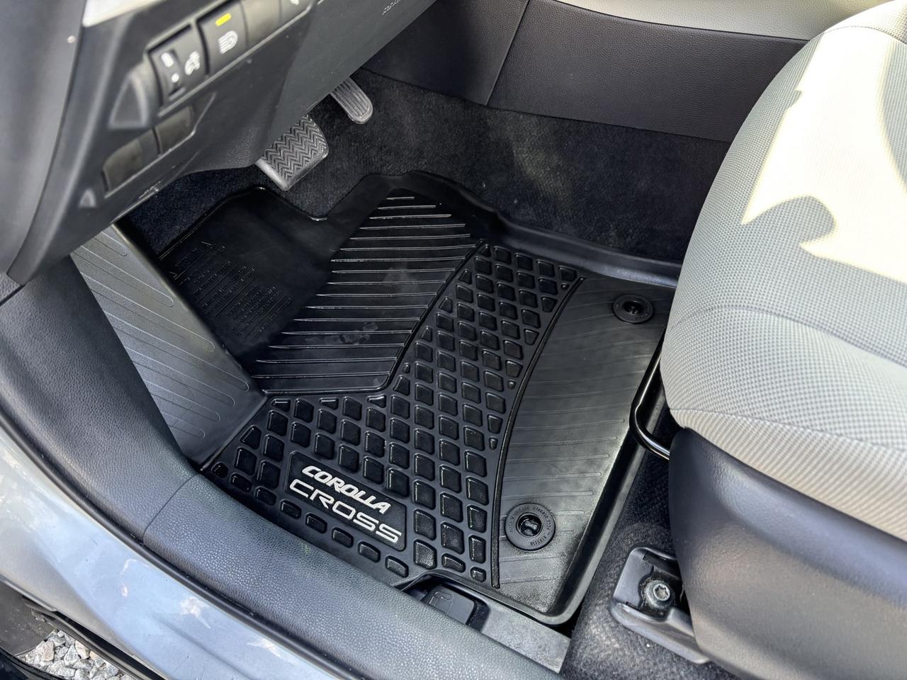 2022 Toyota Corolla Cross L ~CLEAN CARFAX!~ Photo