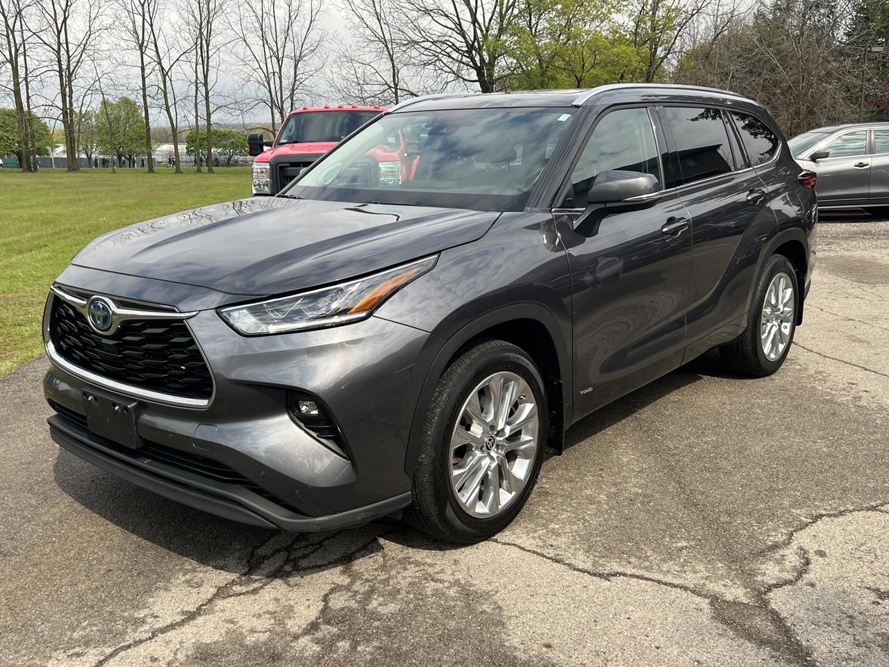 2023 Toyota Highlander HYBRID Limited AWD *Clean Carfax Photo0