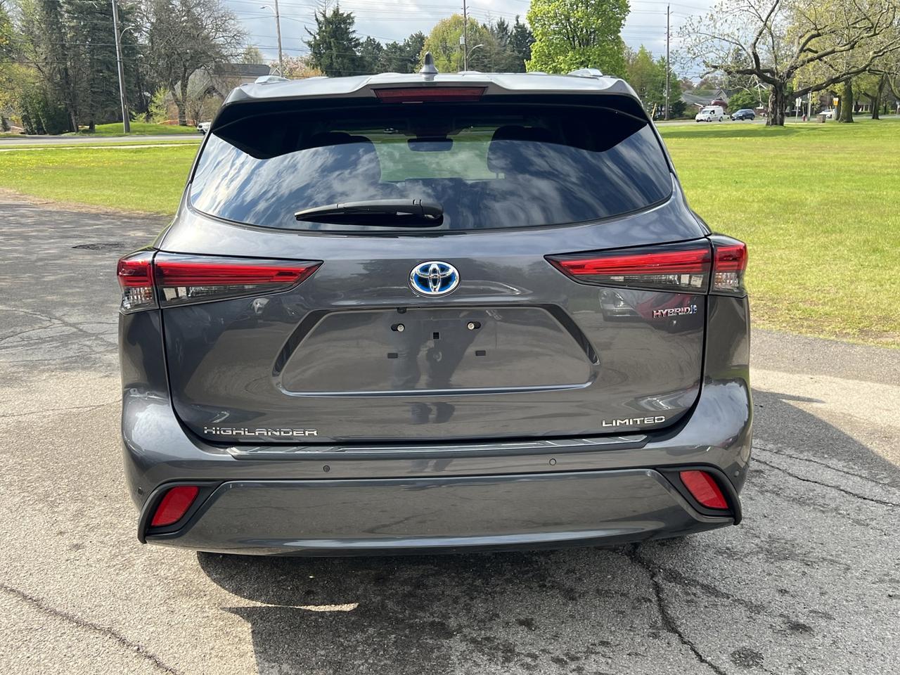 2023 Toyota Highlander HYBRID Limited AWD *Clean Carfax Photo