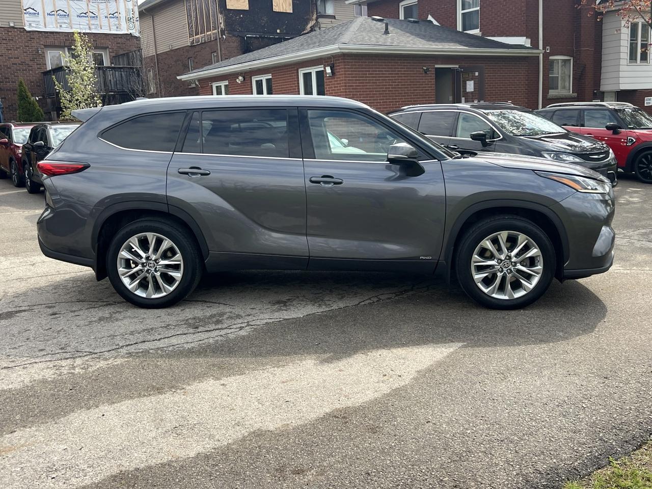 2023 Toyota Highlander HYBRID Limited AWD *Clean Carfax Photo