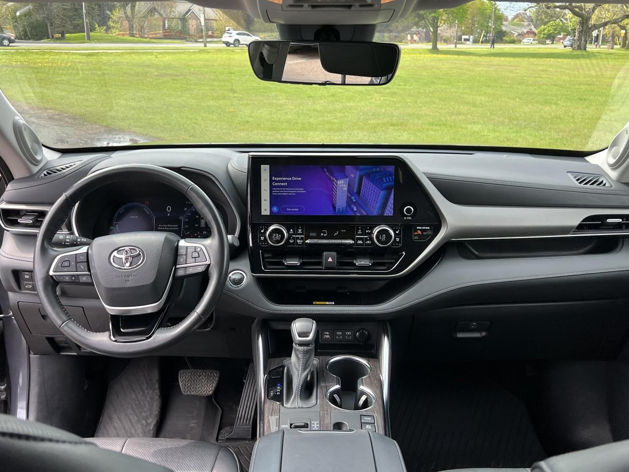 2023 Toyota Highlander HYBRID Limited AWD *Clean Carfax Photo