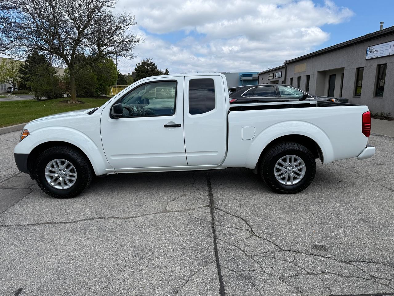 2017 Nissan Frontier 2WD King Cab SWB Auto S, NO ACCIDENTS,CERTIFIED! Photo3