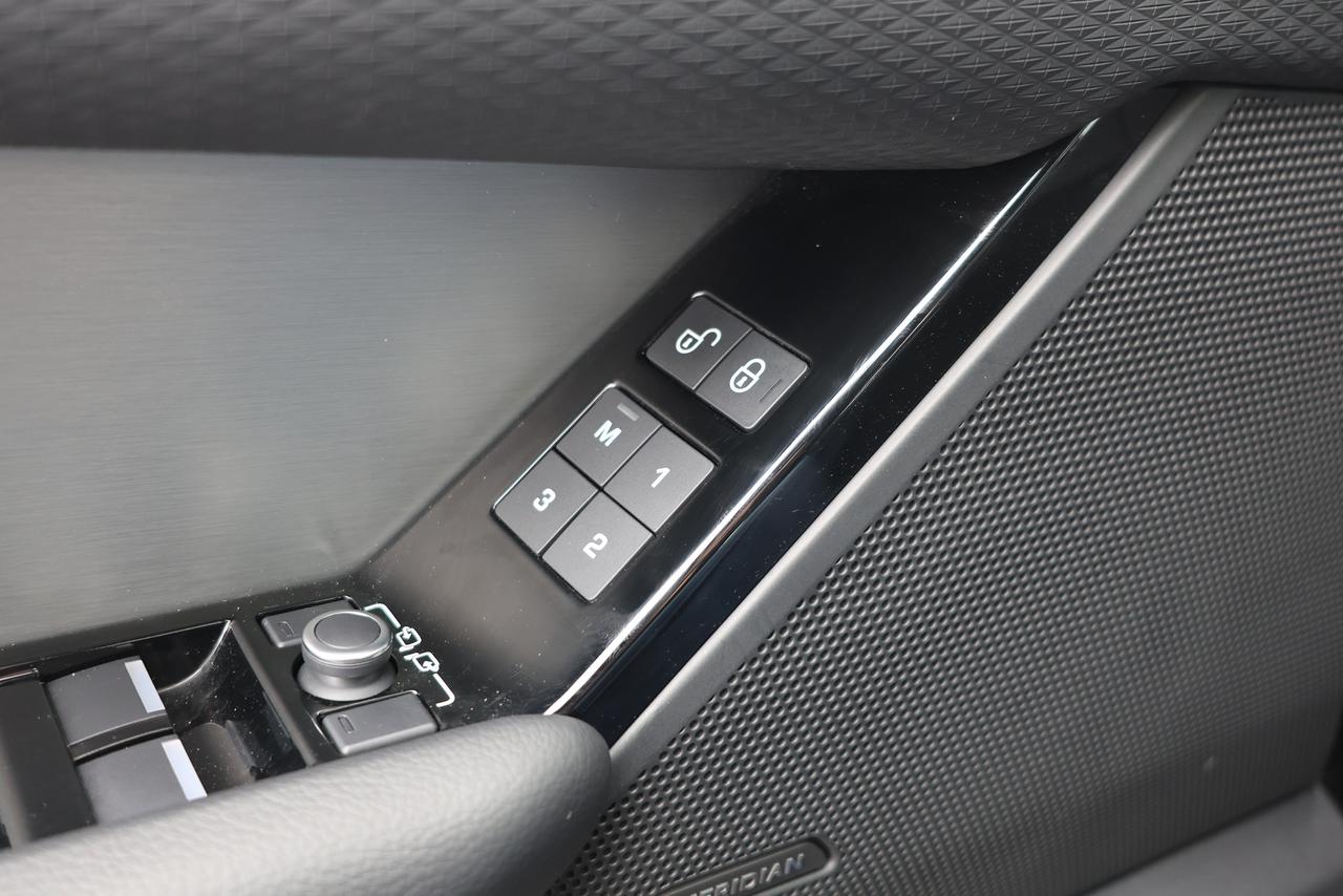 2020 Land Rover Range Rover Velar R-Dynamic S 3.0L V6 - PANO|NAVI|CAMERA|BLINDSPOT Photo