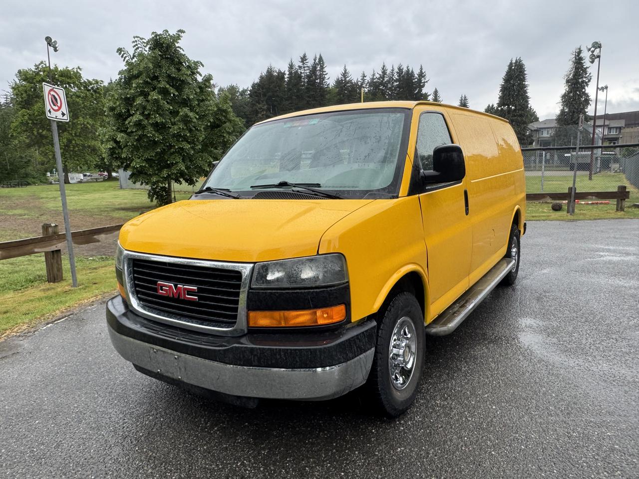 2010 GMC Savana Cargo Van  - Photo #1