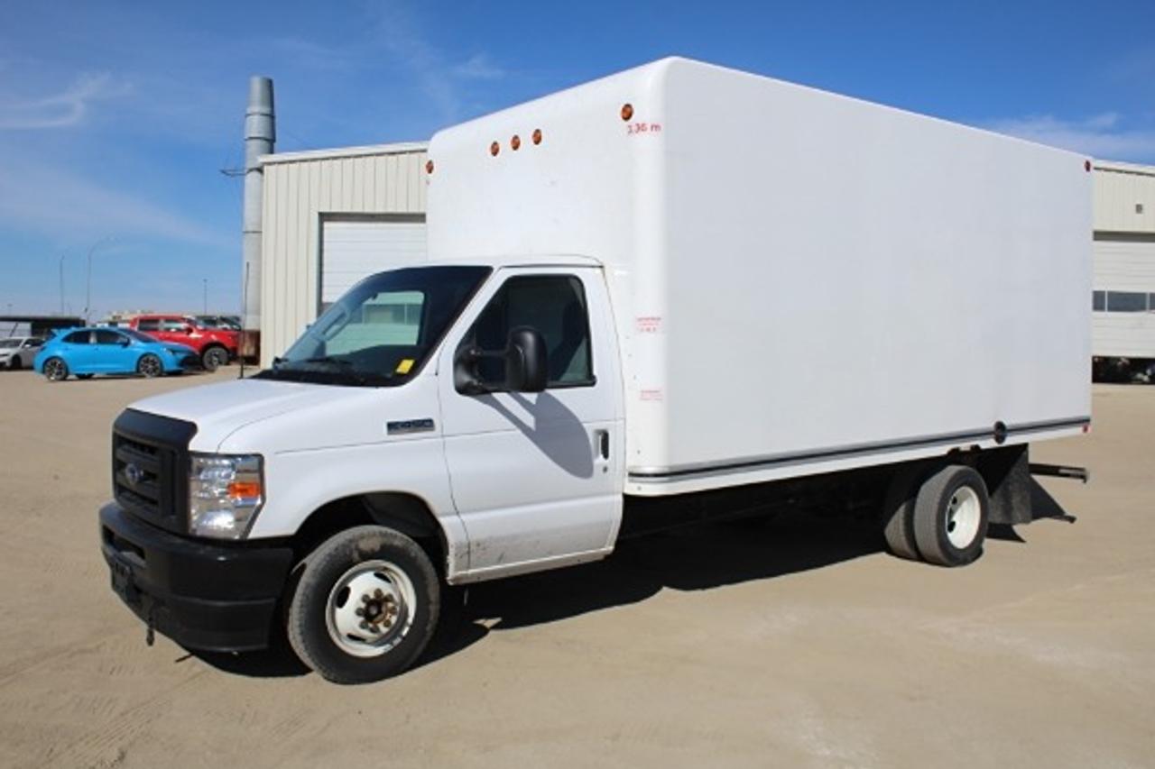 2025 Ford E450 Super Duty Unicell Cube Van DRW w/cloth seats - Photo #1