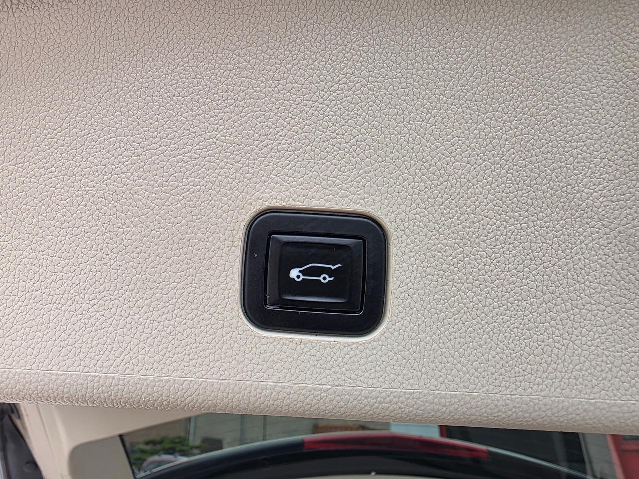 2010 Cadillac SRX Performance Photo